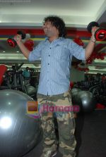 Kailash Kher at the launch of  Snap 24-7 Gym in Malad, Near Croma on 29th March 2010 (21).JPG